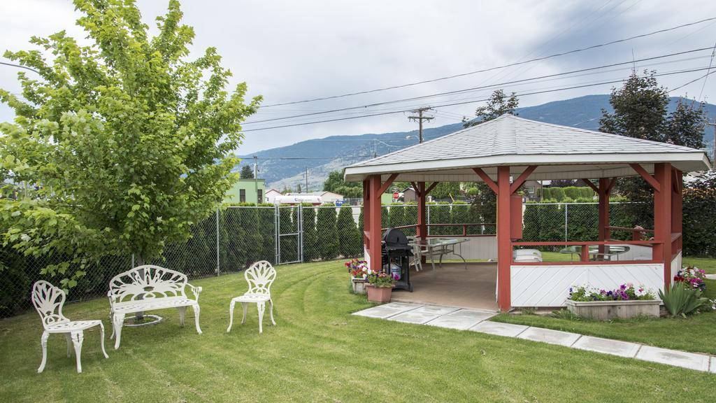 Maple Leaf Motel Inn Towne Осуюс Екстер'єр фото