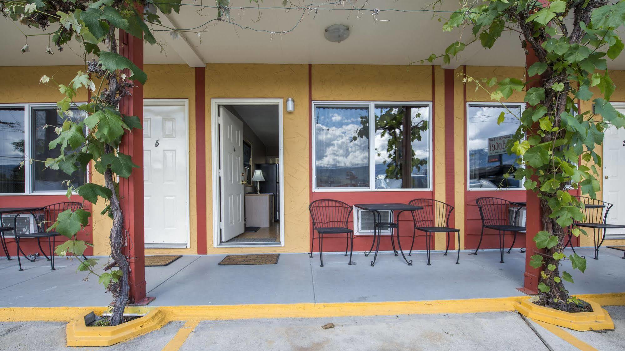 Maple Leaf Motel Inn Towne Осуюс Екстер'єр фото