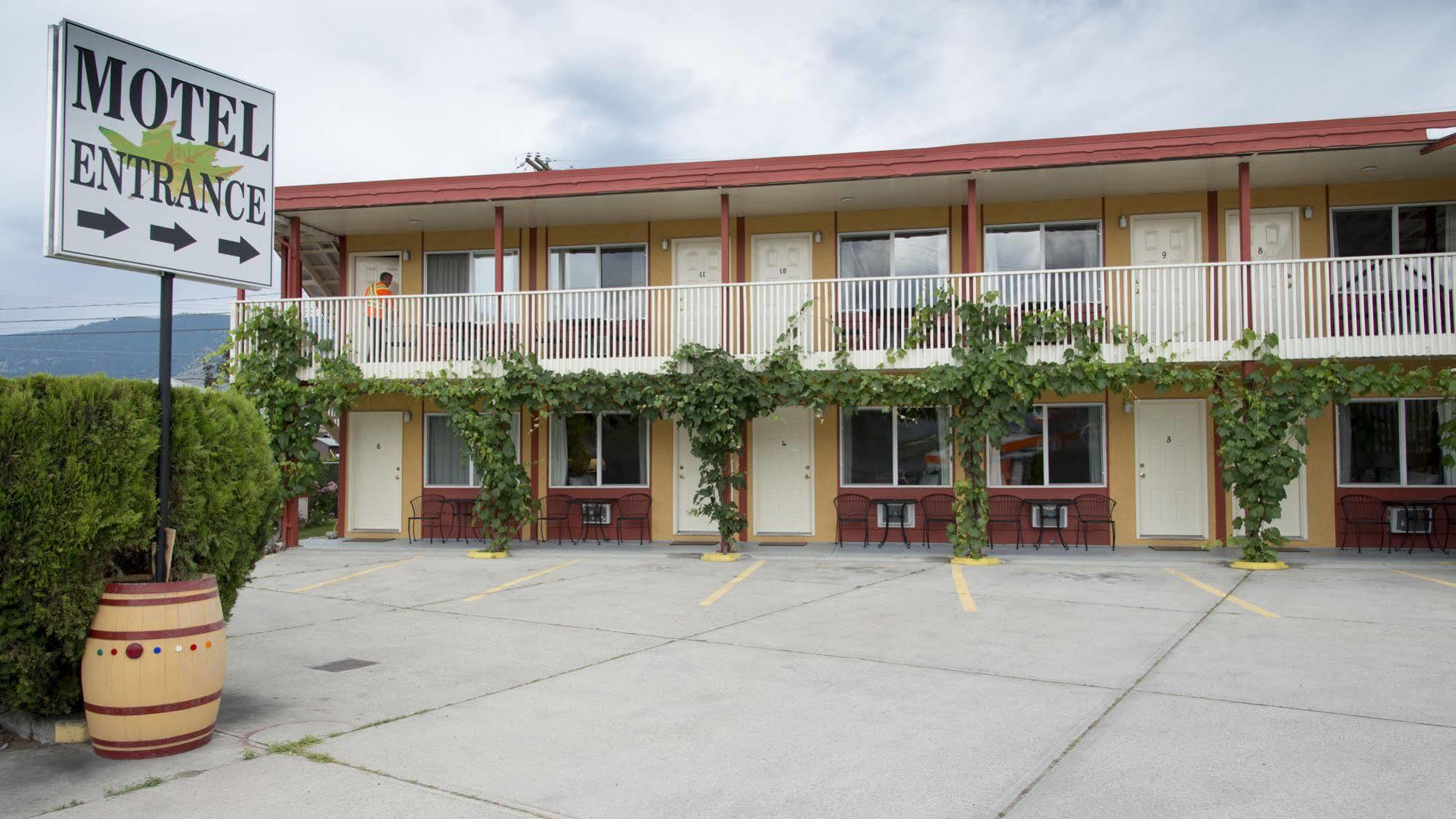 Maple Leaf Motel Inn Towne Осуюс Екстер'єр фото