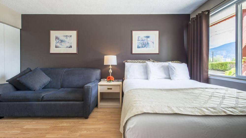 Maple Leaf Motel Inn Towne Осуюс Екстер'єр фото
